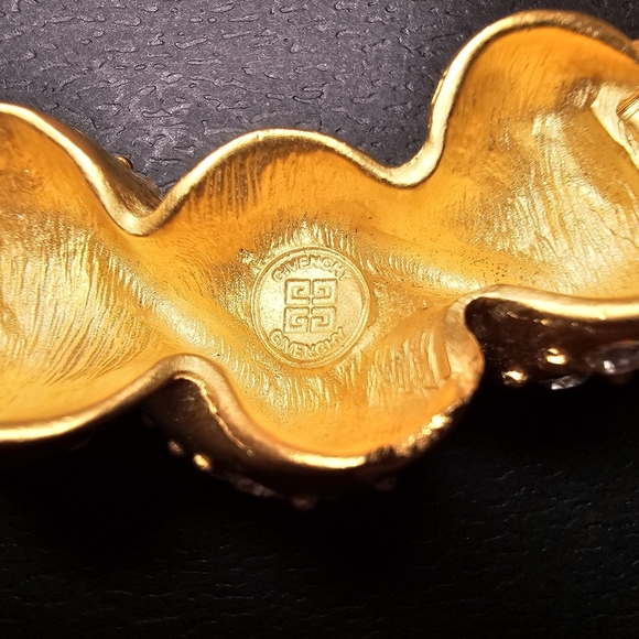 AUTHENTIC Givenchy Vintage Chunky Gold Necklace with Matching Clip On Earrings - Picture 3 of 10